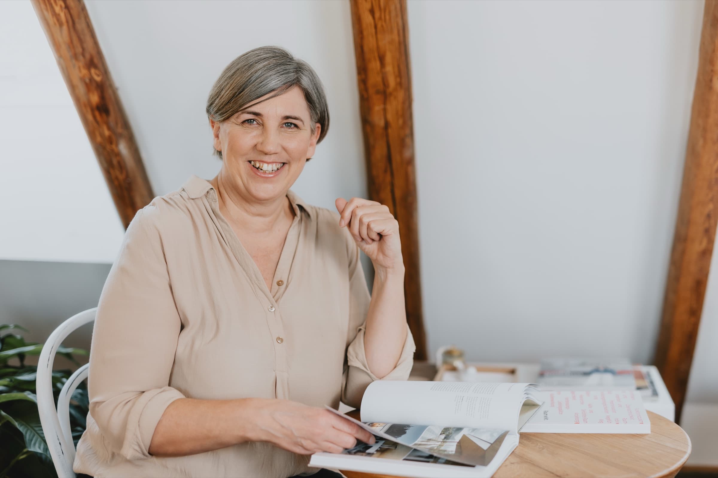 Angelika Becker in ihrer Praxis in Leonding